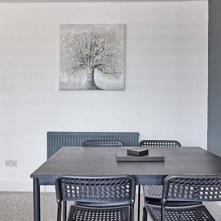 Luxury 3-Bed Apartment Near To London With Parking Hornchurch Ngoại thất bức ảnh