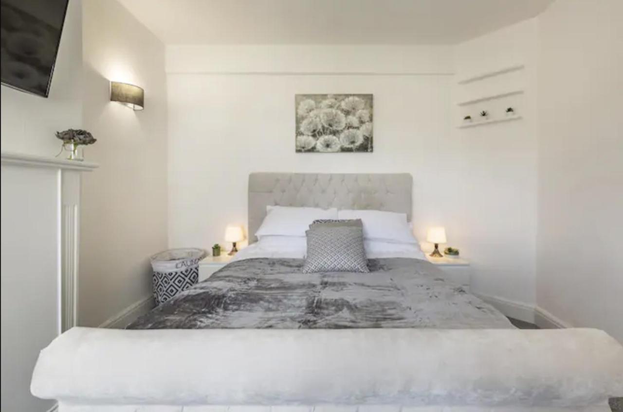 Luxury 3-Bed Apartment Near To London With Parking Hornchurch Ngoại thất bức ảnh