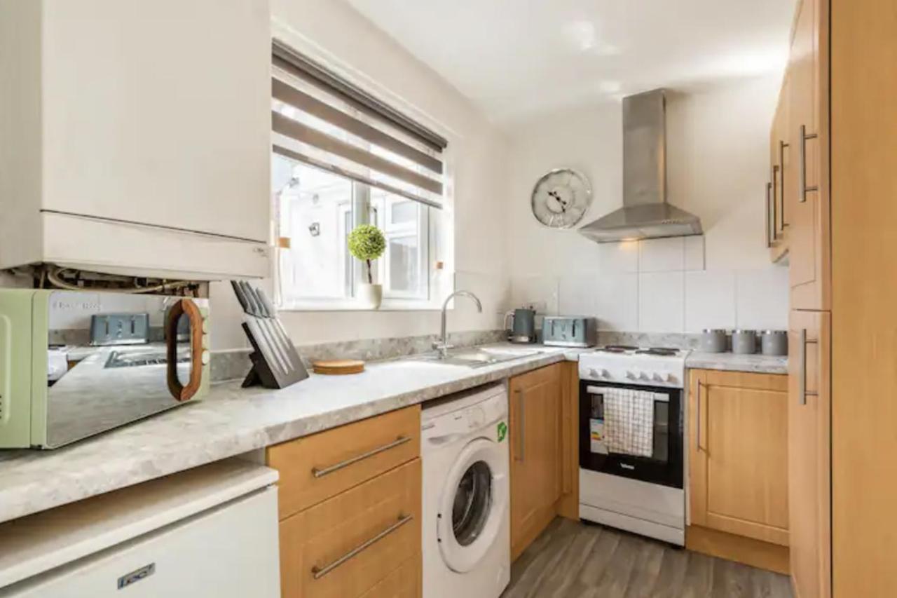 Luxury 3-Bed Apartment Near To London With Parking Hornchurch Ngoại thất bức ảnh