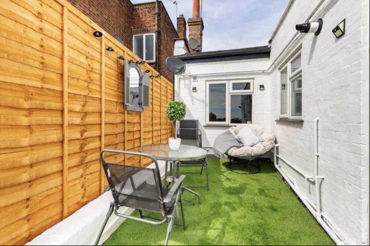 Luxury 3-Bed Apartment Near To London With Parking Hornchurch Ngoại thất bức ảnh