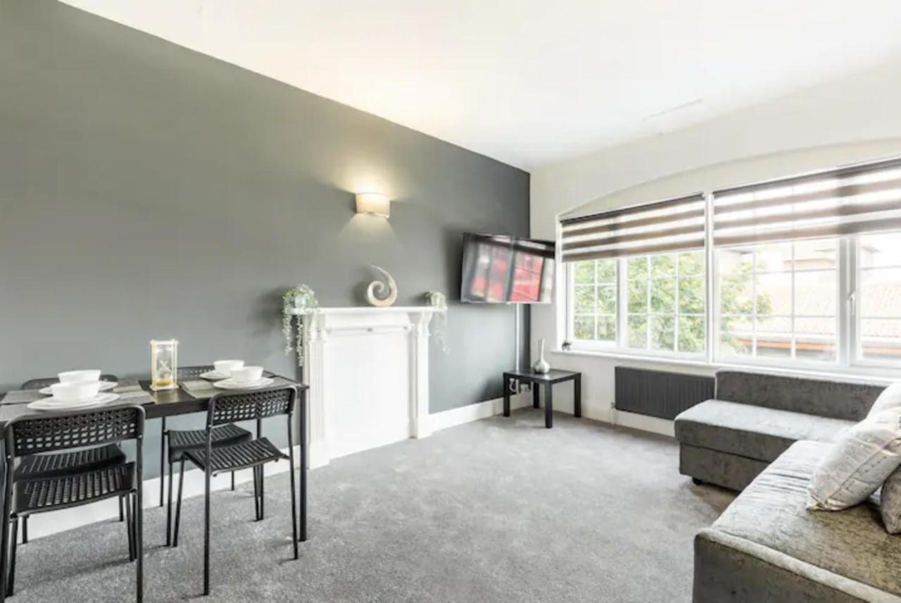 Luxury 3-Bed Apartment Near To London With Parking Hornchurch Ngoại thất bức ảnh