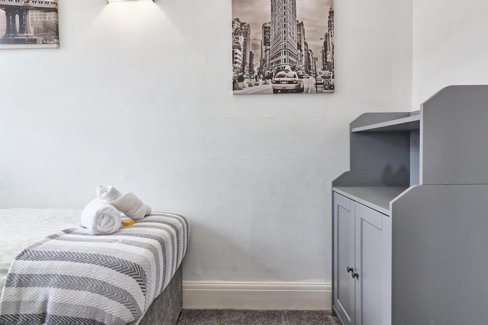 Luxury 3-Bed Apartment Near To London With Parking Hornchurch Ngoại thất bức ảnh