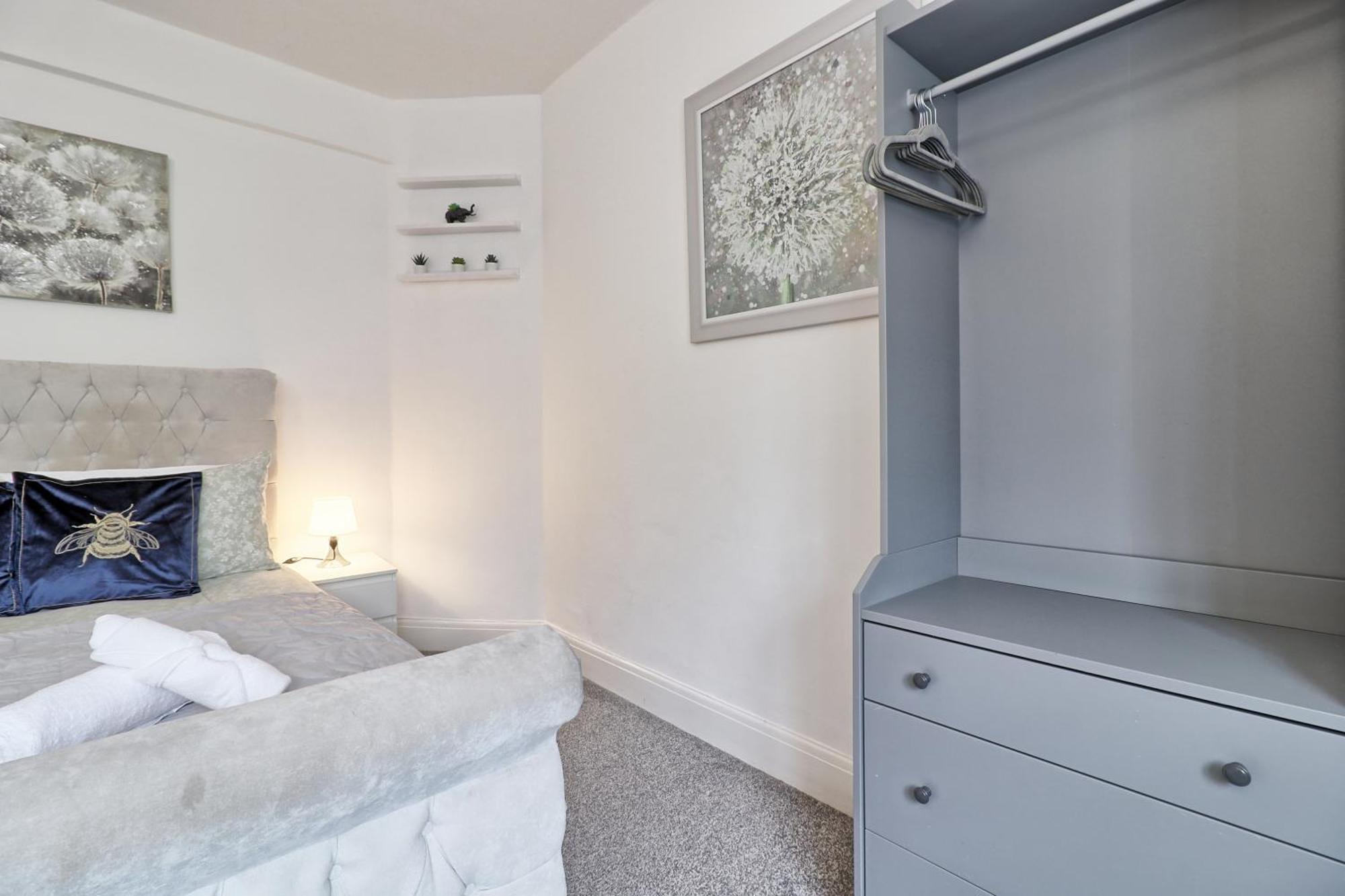 Luxury 3-Bed Apartment Near To London With Parking Hornchurch Ngoại thất bức ảnh