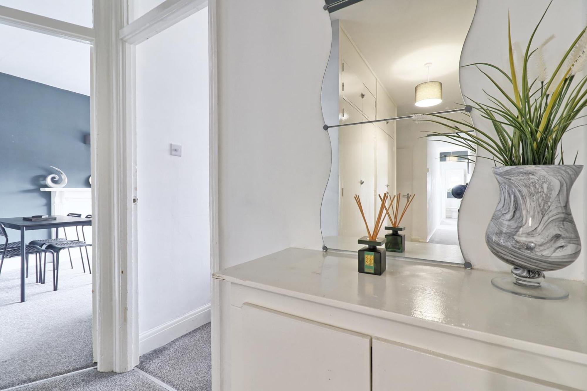 Luxury 3-Bed Apartment Near To London With Parking Hornchurch Ngoại thất bức ảnh
