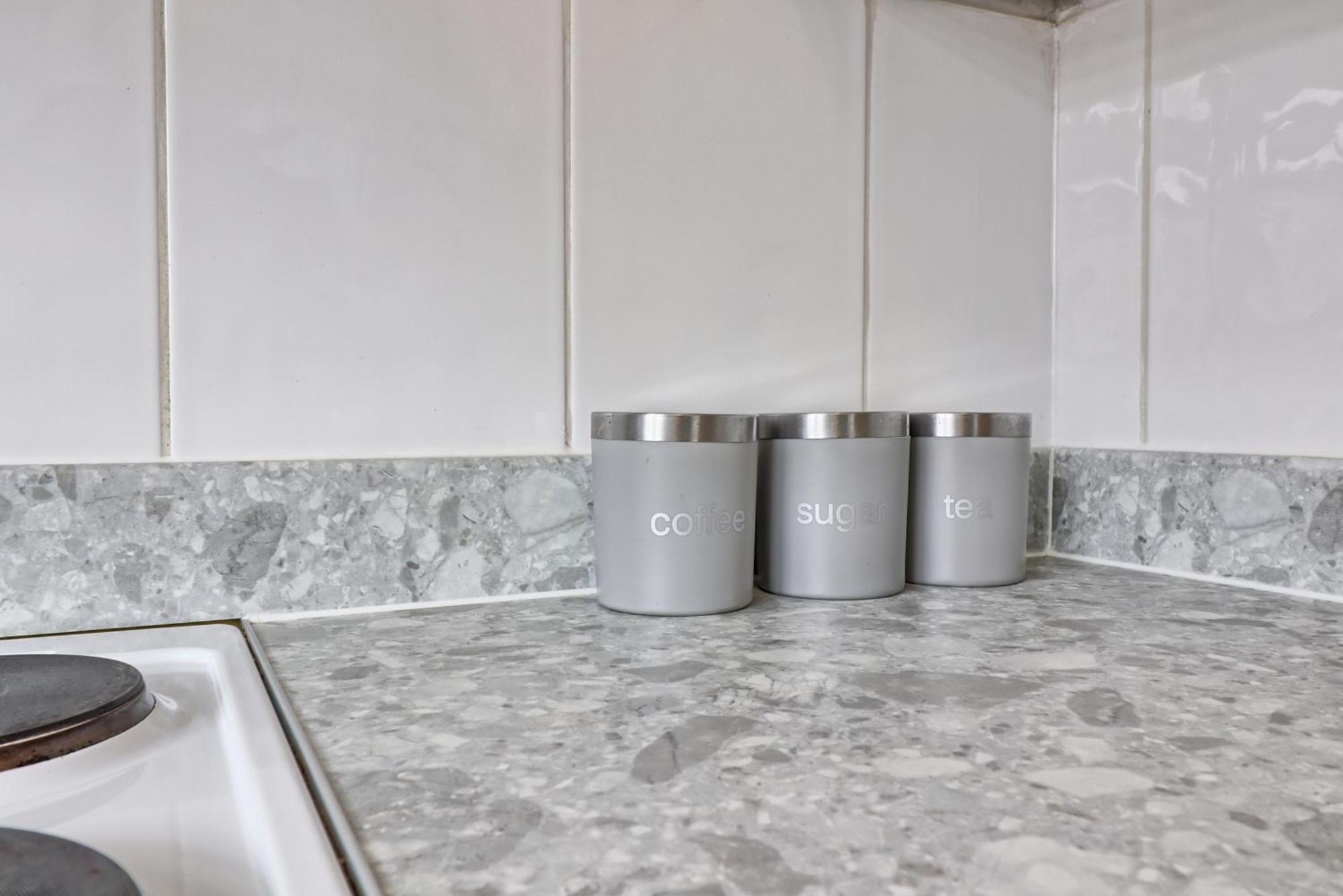 Luxury 3-Bed Apartment Near To London With Parking Hornchurch Ngoại thất bức ảnh