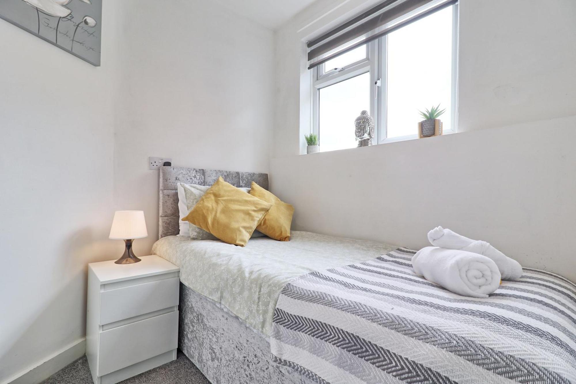 Luxury 3-Bed Apartment Near To London With Parking Hornchurch Ngoại thất bức ảnh