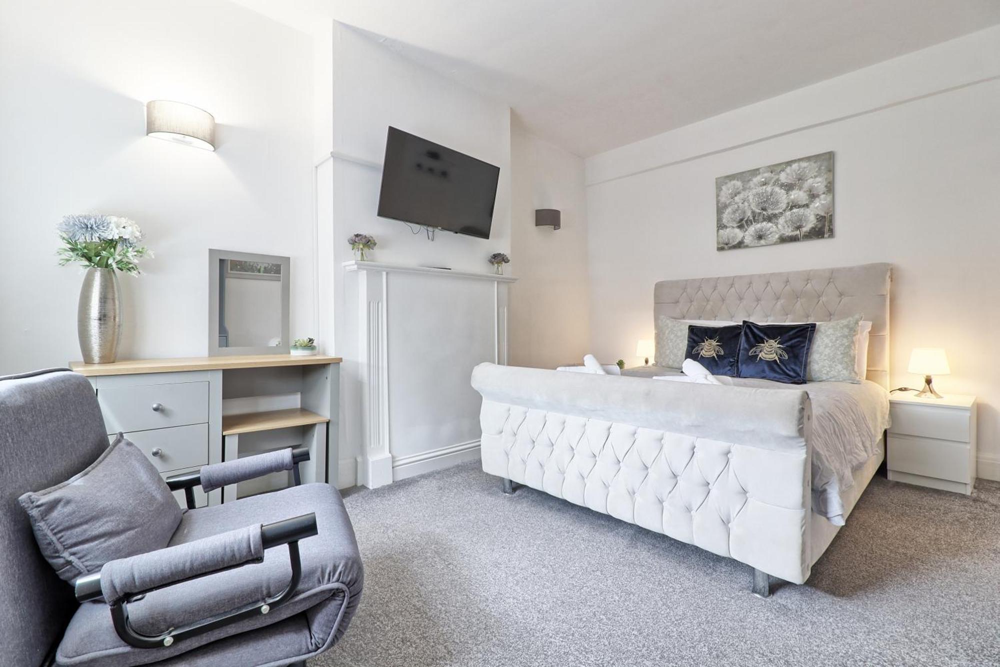 Luxury 3-Bed Apartment Near To London With Parking Hornchurch Ngoại thất bức ảnh