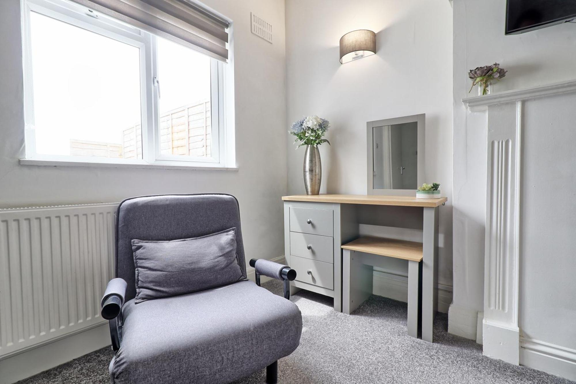 Luxury 3-Bed Apartment Near To London With Parking Hornchurch Ngoại thất bức ảnh