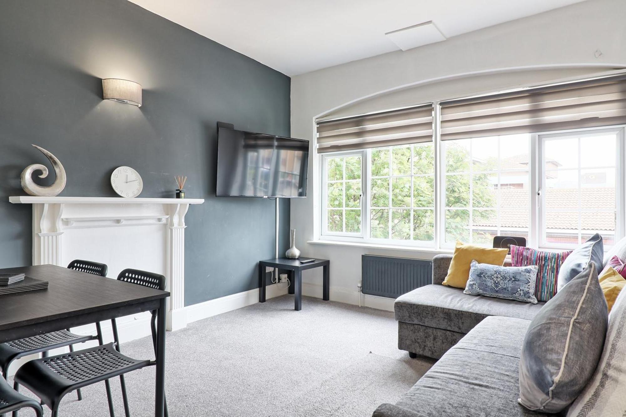 Luxury 3-Bed Apartment Near To London With Parking Hornchurch Ngoại thất bức ảnh