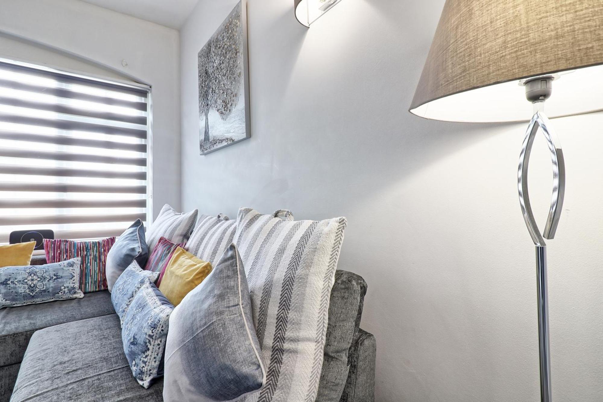 Luxury 3-Bed Apartment Near To London With Parking Hornchurch Ngoại thất bức ảnh