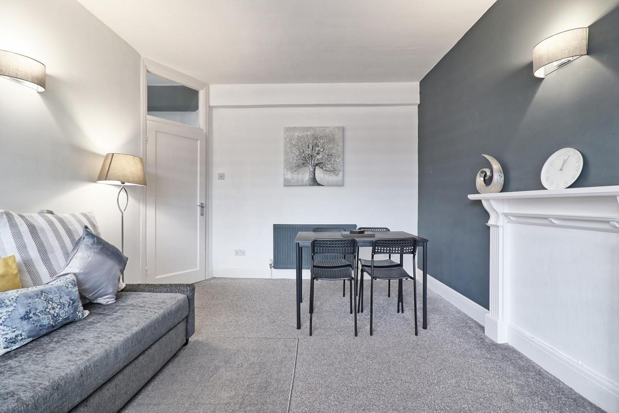 Luxury 3-Bed Apartment Near To London With Parking Hornchurch Ngoại thất bức ảnh
