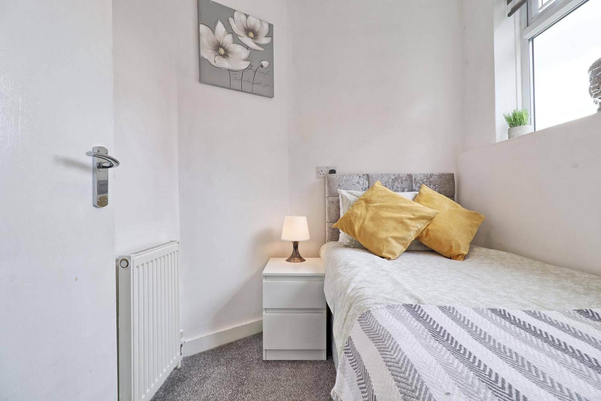 Luxury 3-Bed Apartment Near To London With Parking Hornchurch Ngoại thất bức ảnh