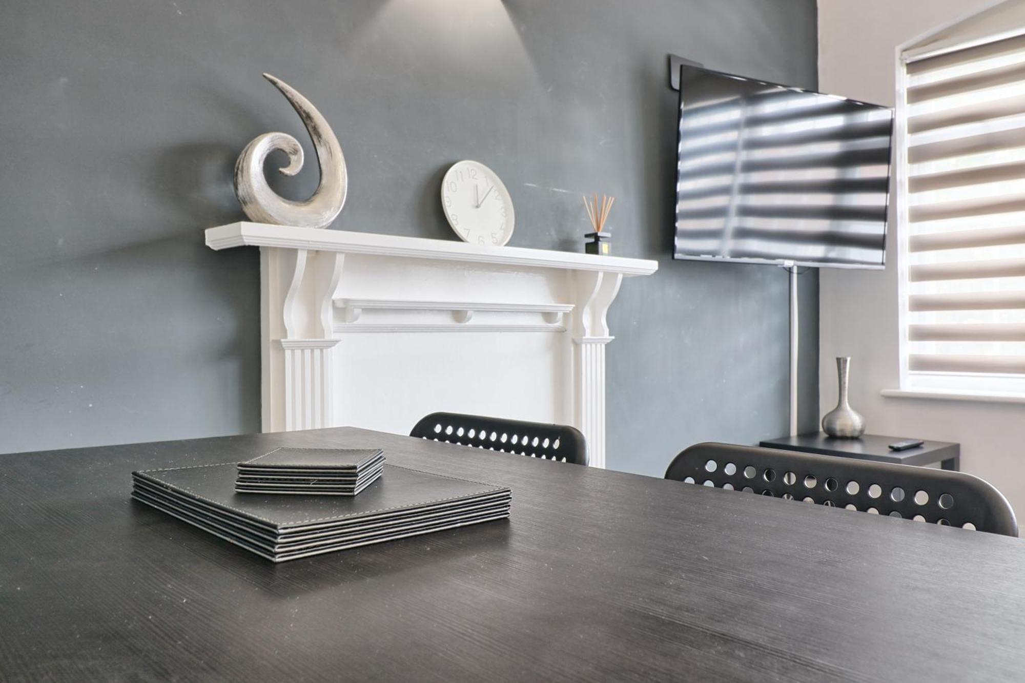 Luxury 3-Bed Apartment Near To London With Parking Hornchurch Ngoại thất bức ảnh