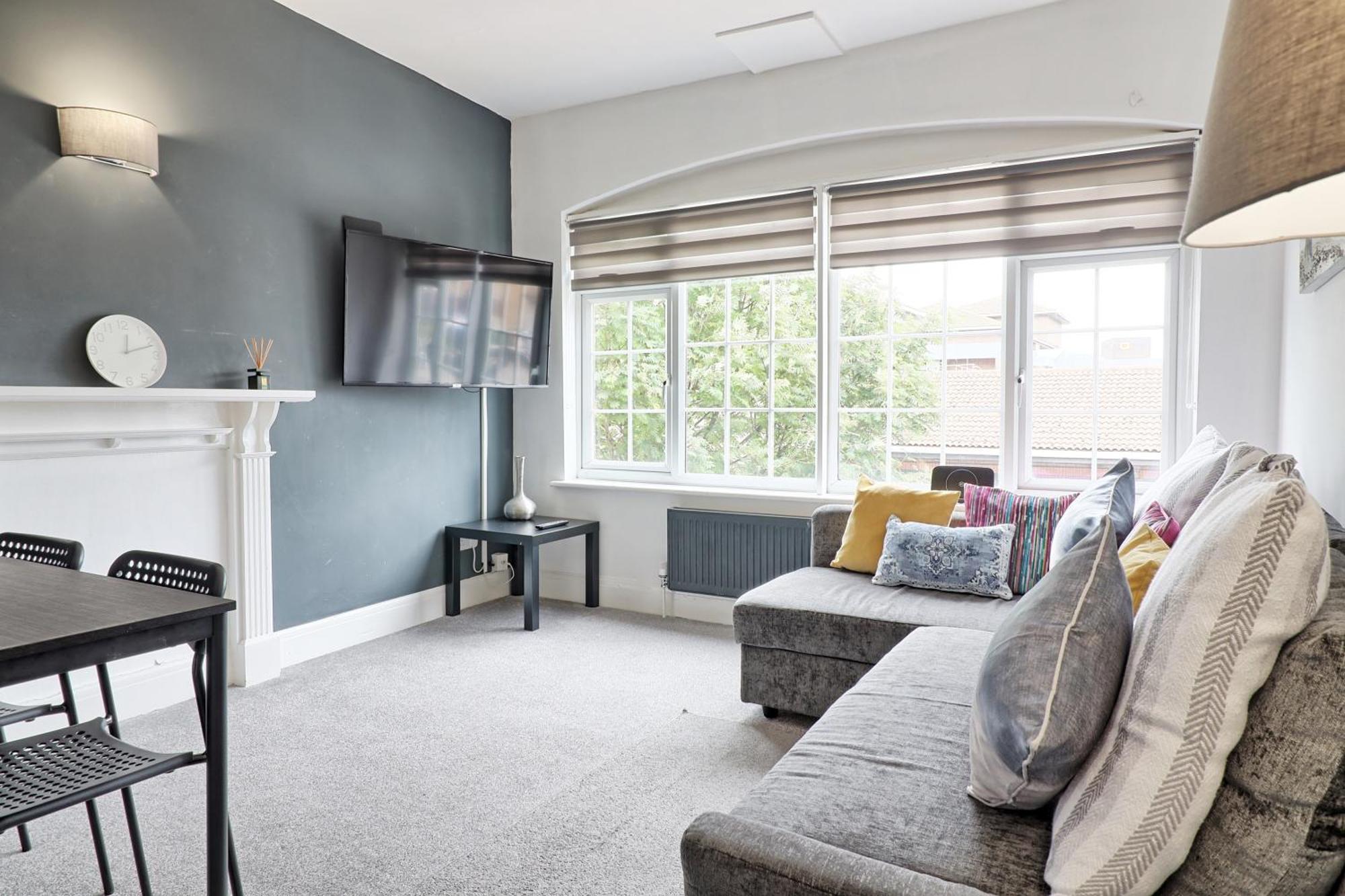 Luxury 3-Bed Apartment Near To London With Parking Hornchurch Ngoại thất bức ảnh