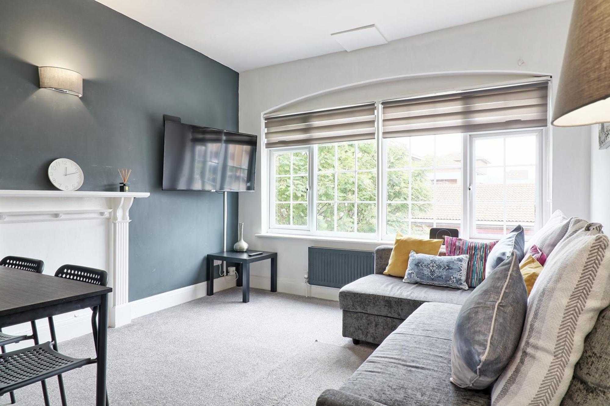Luxury 3-Bed Apartment Near To London With Parking Hornchurch Ngoại thất bức ảnh